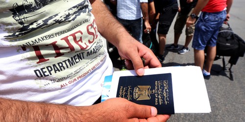 Des "dizaines de milliers" de passeports vierges dans les mains de l’EI - ảnh 1